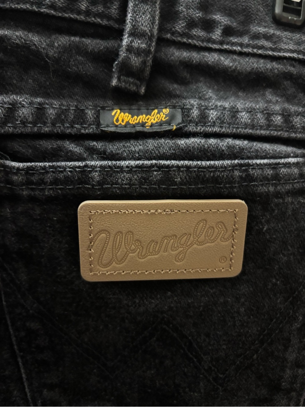 Wrangler Men's Black Slim Straight Jeans - Picture 3 of 4